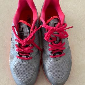 Nike women’s trainer. Size 10. Gray & pink. Gently used, very clean and comfy!